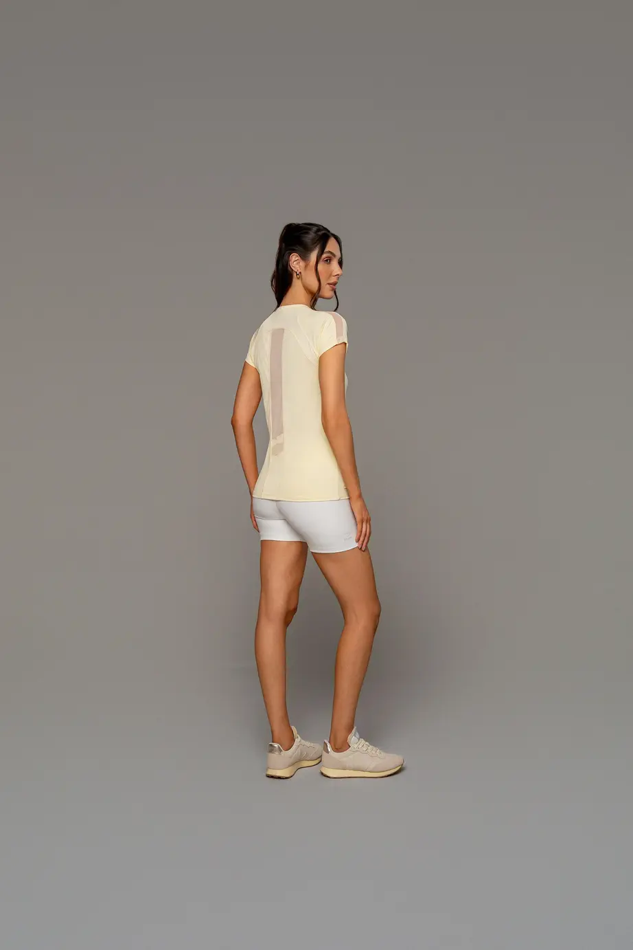 Blusa New Trip Detalhe Tule Nas Costas